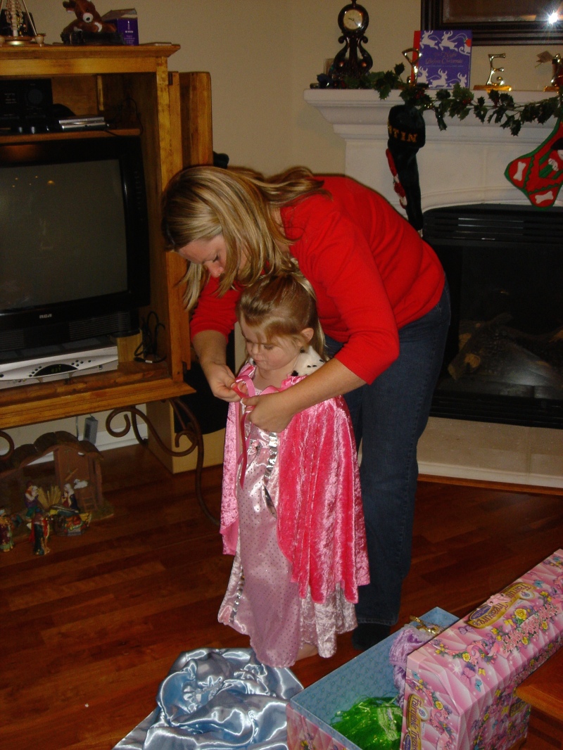 Hildebrand Christmas ScreenSaver/800x600_2004-12-25-12 Christmas Day J&K.jpg